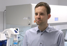 Polacy opracowali tanią, szybką i bardzo wygodną metodę testowania na SARS-CoV-2. Do badania potrzebna jest tylko próbka śliny