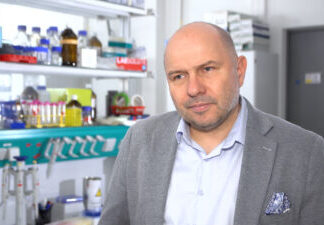 Polscy naukowcy jako pierwsi na świecie stworzyli cyrkularne mRNA metodą chemiczną. To może pomóc w leczeniu genetycznych chorób rzadkich